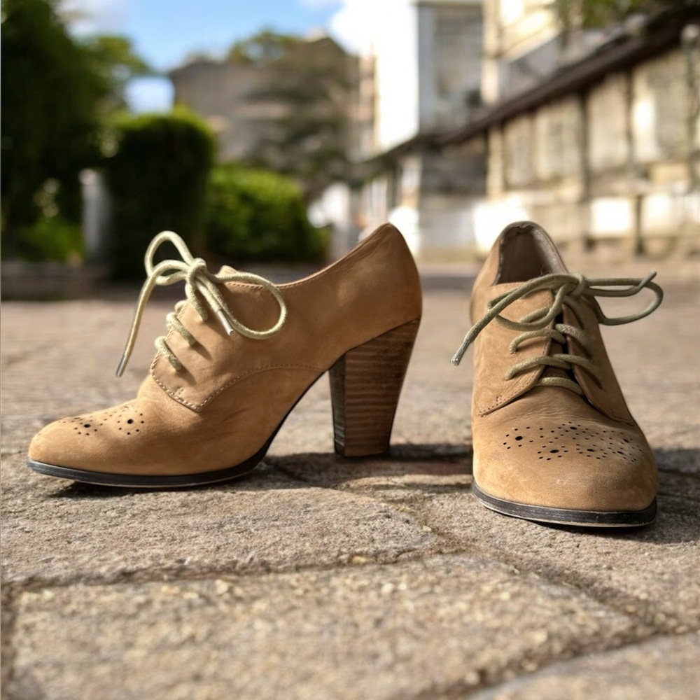 VTG Ecote Lace Up Oxford Heels Tan Women's Size 7 - 3.5” heel